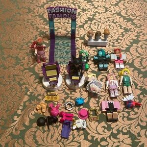Roblox Fashion Famous Playset Figures And Accessories Bundle